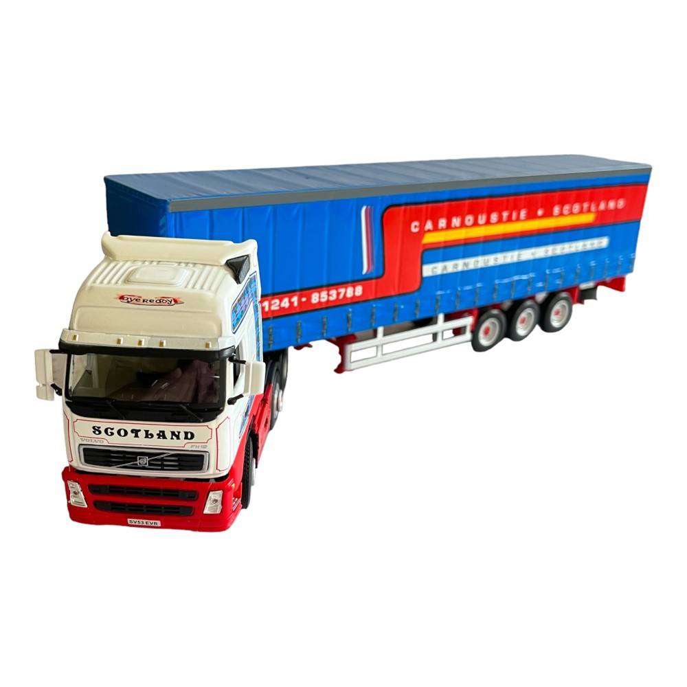 CAMION VOLVO CON CONTENEDOR BLANCO