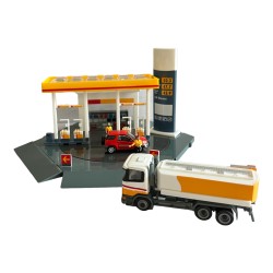 ESTACION DE GAS CON CAMION Y AUTO